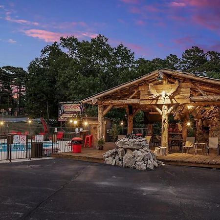Stonegate Lodge 2 Queen Beds Fast Wifi 50" Tv Salt Water Pool Room #207 Eureka Springs Buitenkant foto