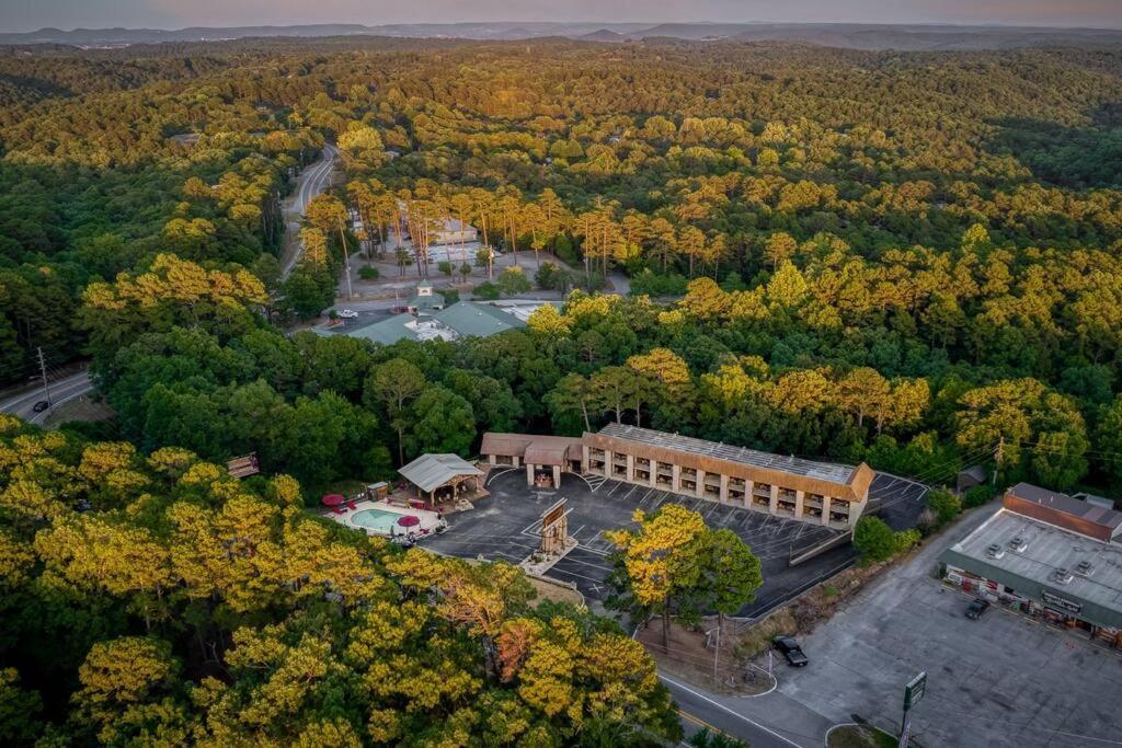 Stonegate Lodge 2 Queen Beds Fast Wifi 50" Tv Salt Water Pool Room #207 Eureka Springs Buitenkant foto