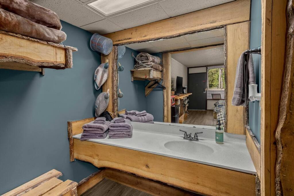Stonegate Lodge 2 Queen Beds Fast Wifi 50" Tv Salt Water Pool Room #207 Eureka Springs Buitenkant foto