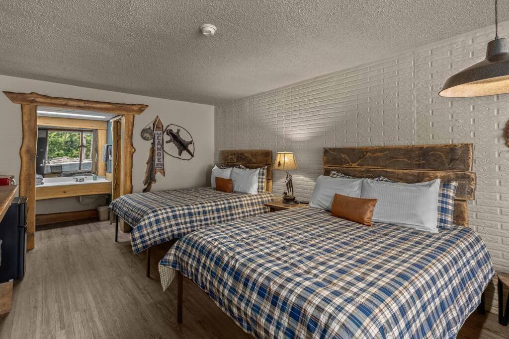 Stonegate Lodge 2 Queen Beds Fast Wifi 50" Tv Salt Water Pool Room #207 Eureka Springs Buitenkant foto